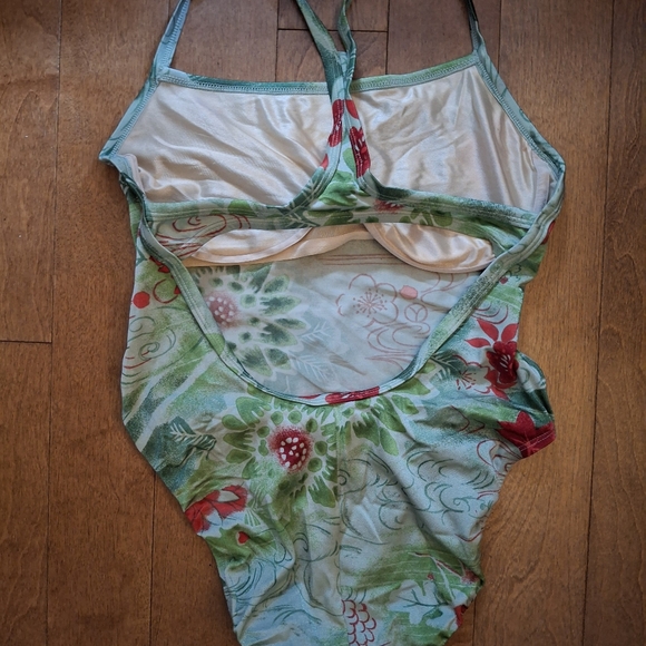 Women's Nike swimsuit. Size 14.  GREEN. - Picture 2 of 2